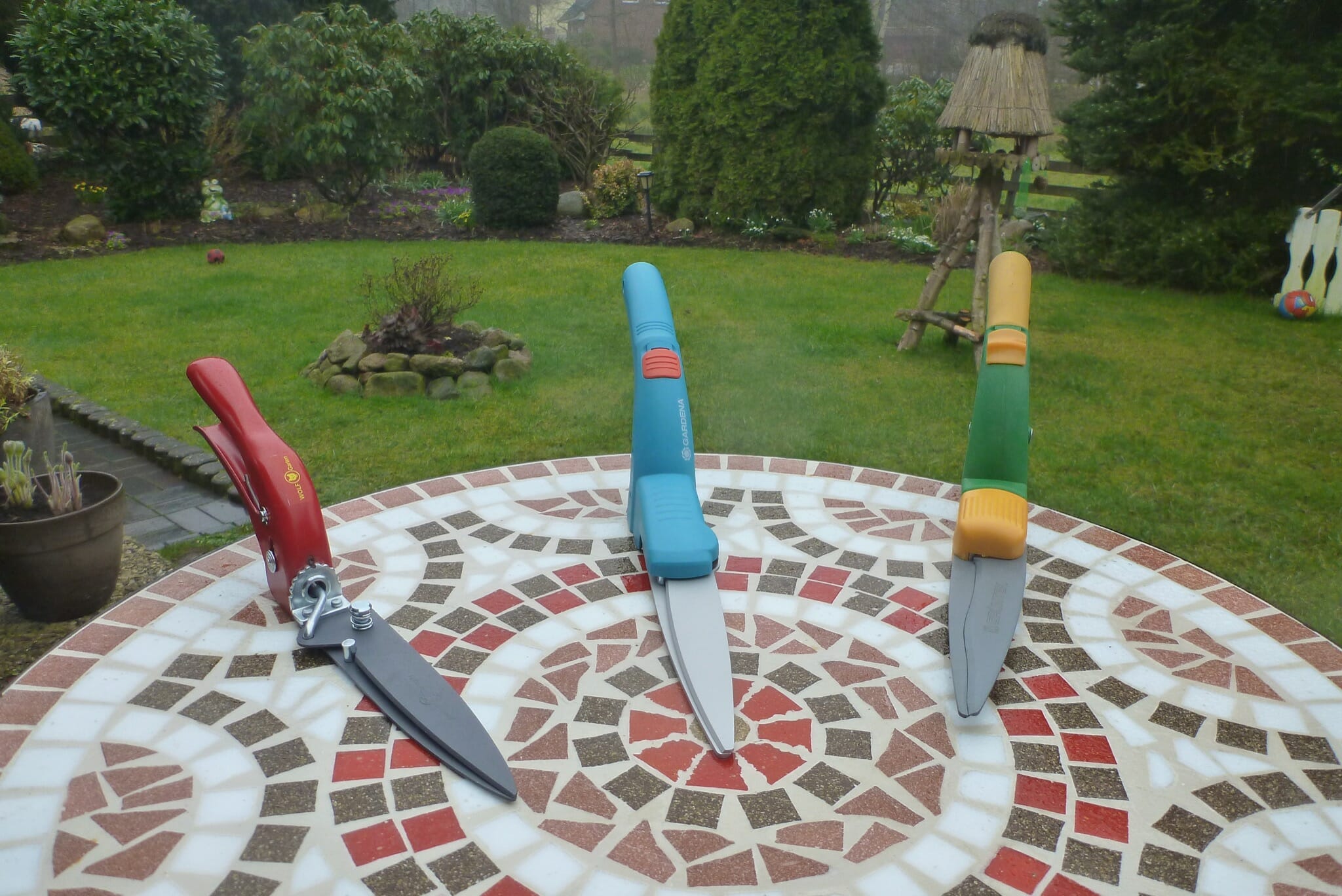 Die drei Rasenkantenscheren im Test: Gardena Classic, Wolf-Garten und Grüntek